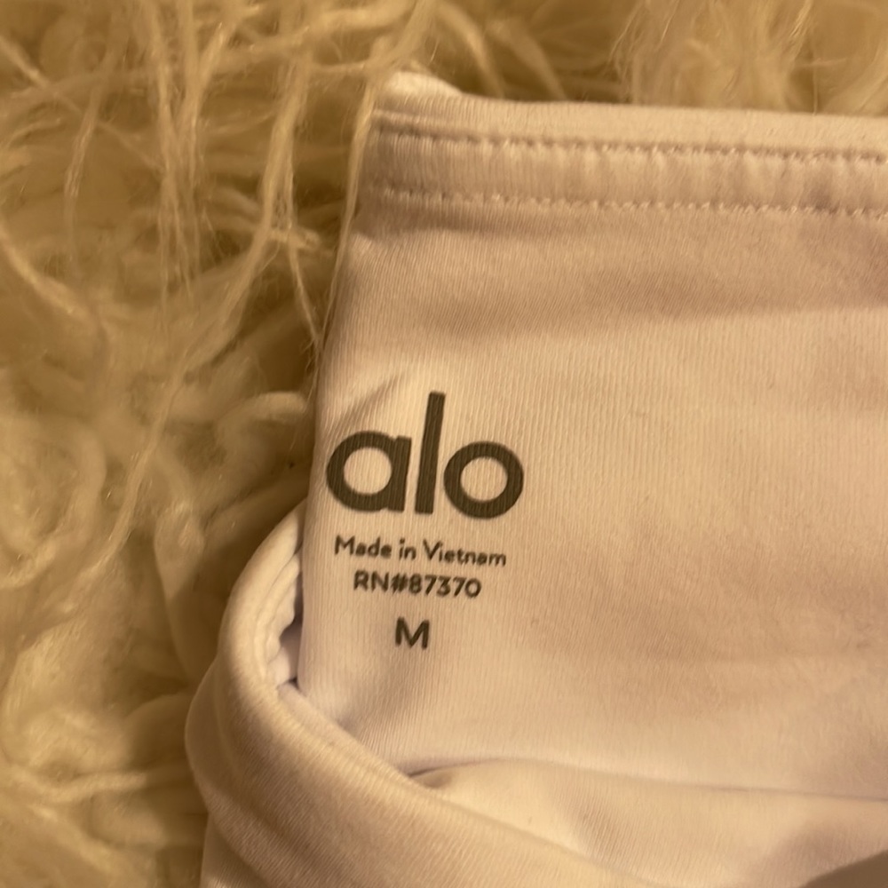 Alo High-Waist Moto Legging. White. Size Medium - Picture 5 of 10